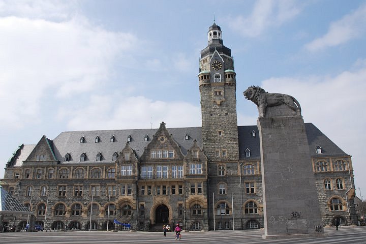 Frontansicht des Rathauses Remscheid